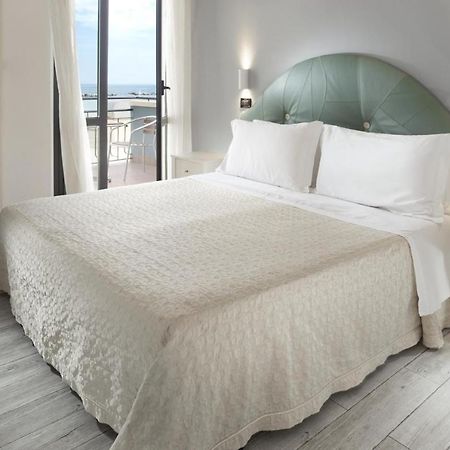 Hotel Strand เบลลาเรีย-อีเจอา มารีนา ภายนอก รูปภาพ