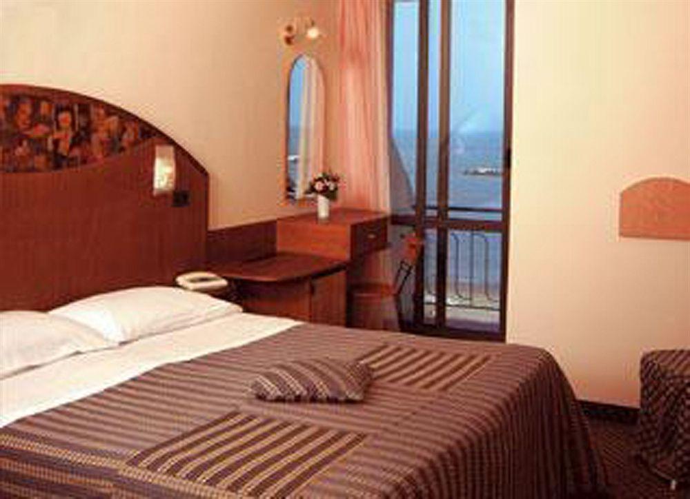 Hotel Strand เบลลาเรีย-อีเจอา มารีนา ภายนอก รูปภาพ
