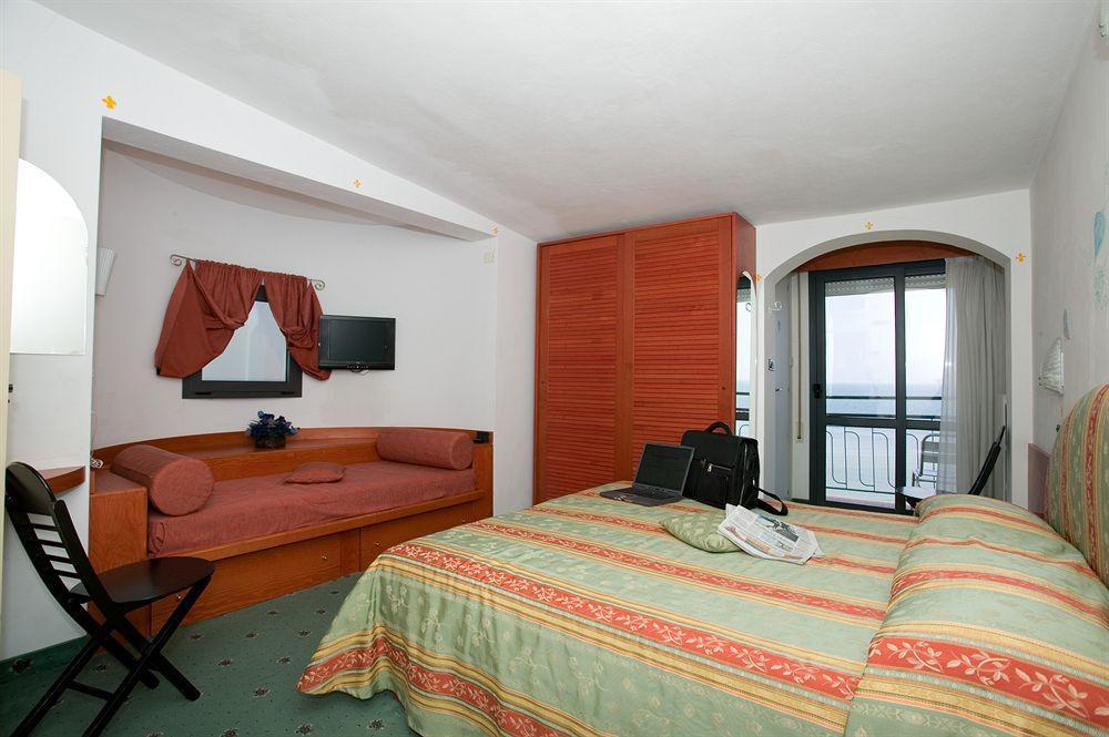 Hotel Strand เบลลาเรีย-อีเจอา มารีนา ภายนอก รูปภาพ
