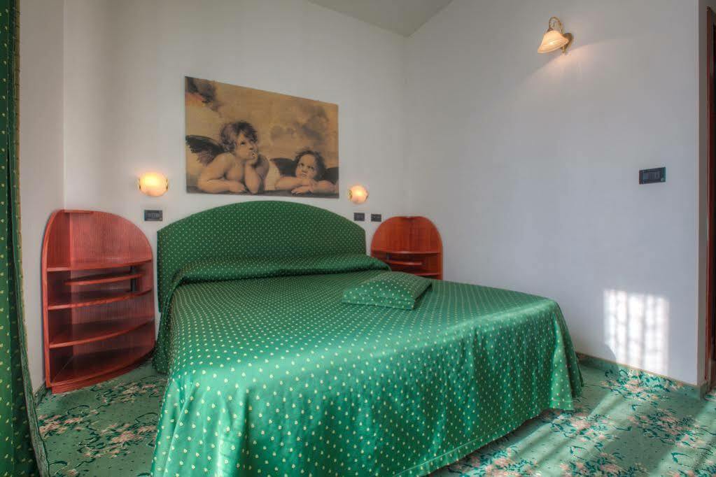Hotel Strand เบลลาเรีย-อีเจอา มารีนา ภายนอก รูปภาพ