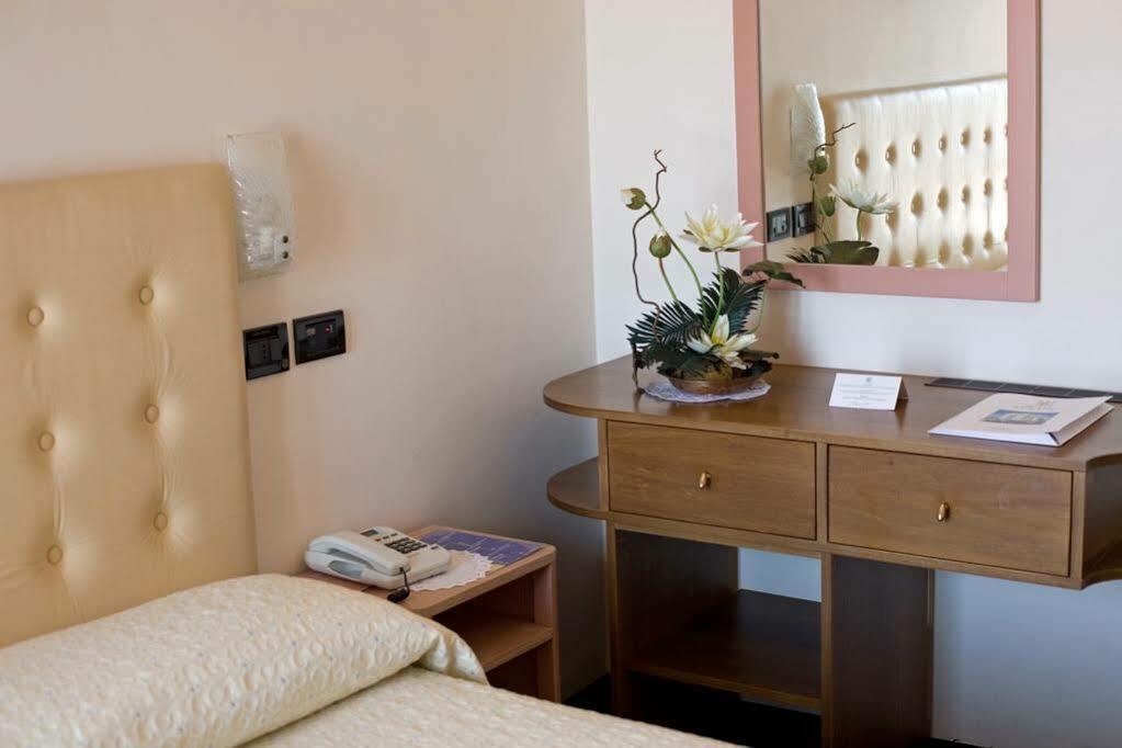 Hotel Strand เบลลาเรีย-อีเจอา มารีนา ภายนอก รูปภาพ